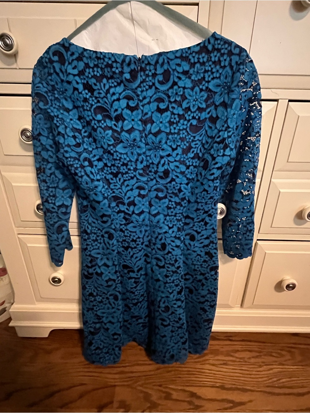 Shoshanna Teal Blue Floral Lace wig. Navy lining, 3/4 Sleeve Dress